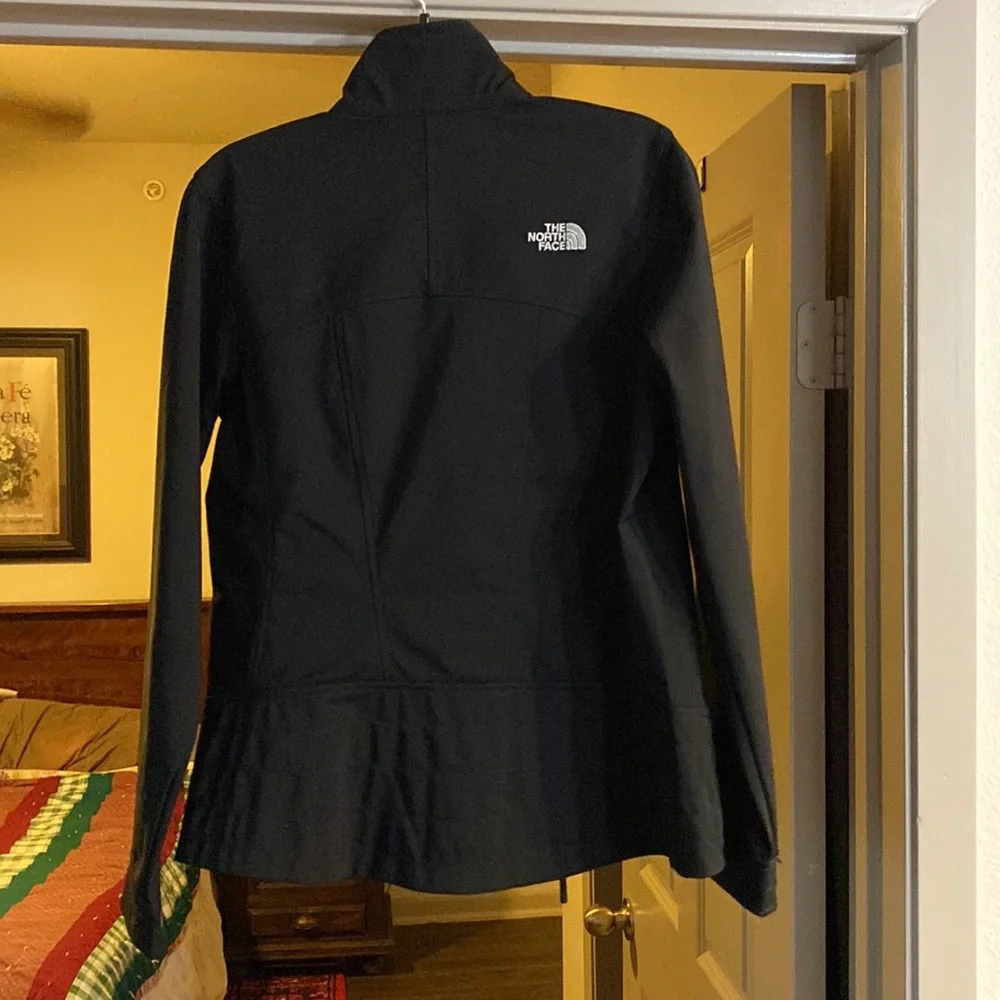 North face rain repellent jacket. - Picture 6 of 6